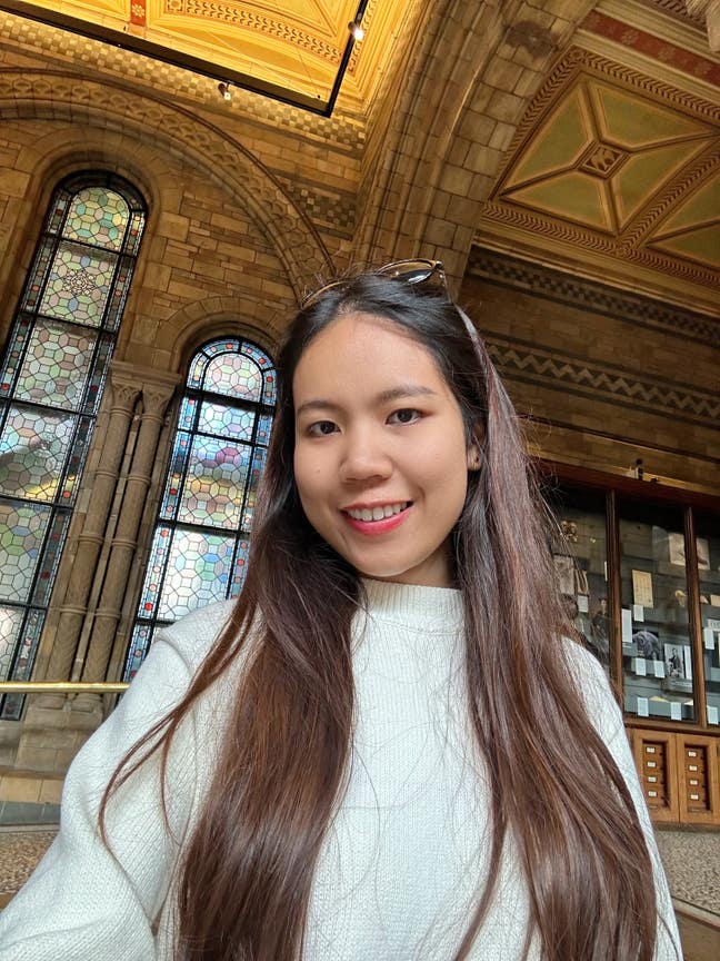 I am a professional female aged 27. I am look... Main Photo