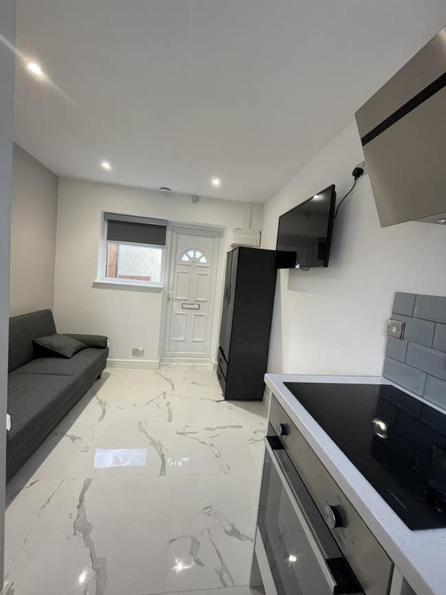 Modern Studio Flat Available  Main Photo