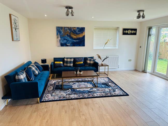 A luxury Double Bedroom Ensuite (Prime Location)  Main Photo