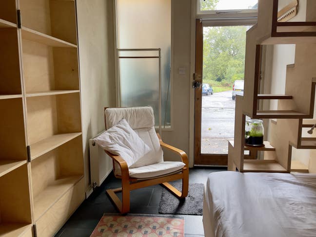 Architect Designed Studio, Green Views *Liz Line Main Photo