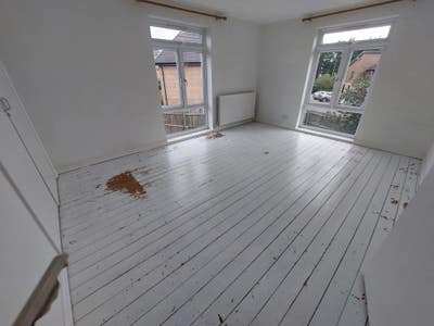 Double Room Available in Spacious 4-Bedroom House Main Photo