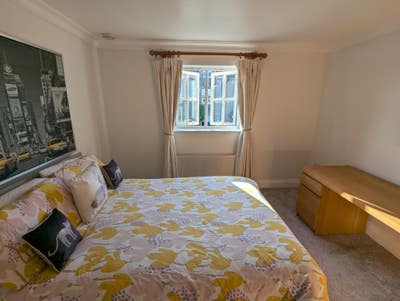 Spacious Double Room in Malmesbury Main Photo