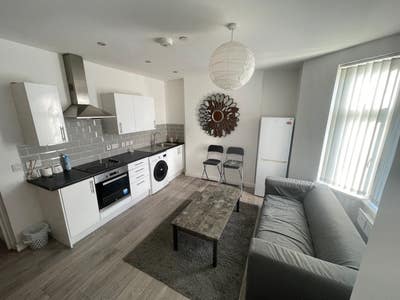 Two Bedroom First Floor Flat  Students & Profes  Main Photo