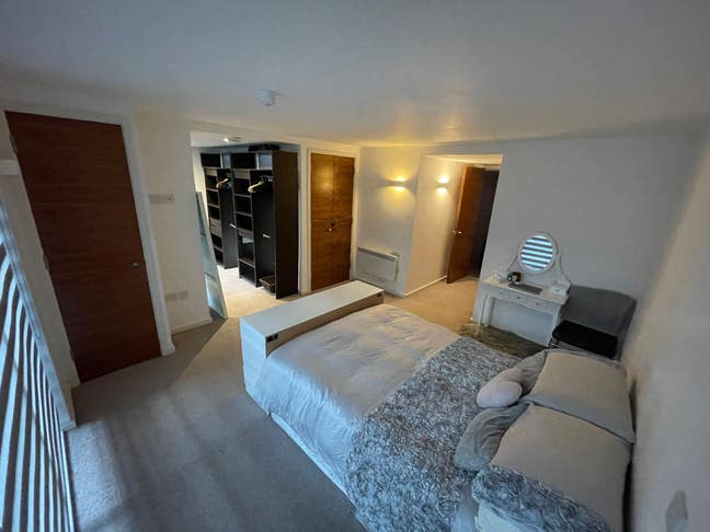 Modern ensuite bedroom in 2 bed flat,very spacious Main Photo
