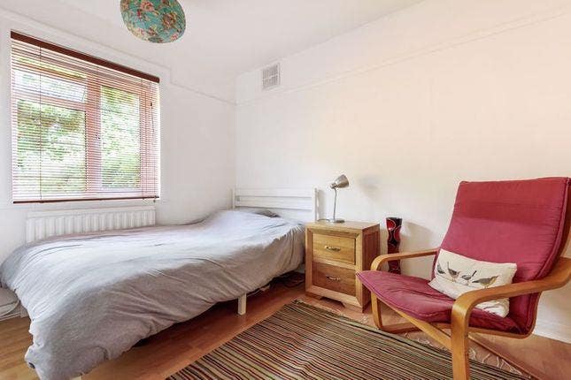 Two bright  and spacious double bed sitting  rooms Main Photo