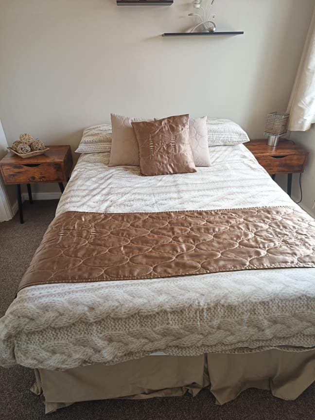 Double ensuite bedroom with separate lounge/diner. Main Photo