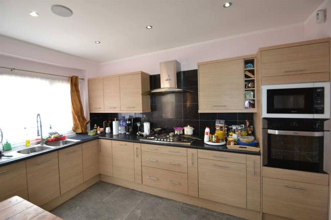 XL Double Bed, Ensuite, studio Couple ILFORD Main Photo