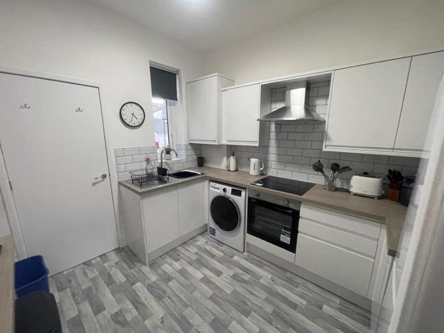 Newly Refurbished Flat close to College/Chi Metro Main Photo