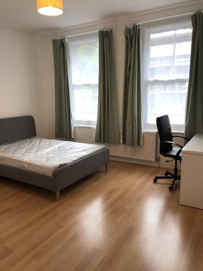 Large Double room, in spacious mansion block Main Photo