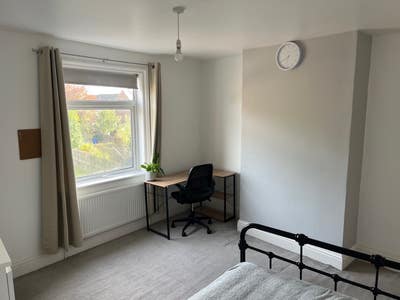 Spacious room in a good home!  Main Photo