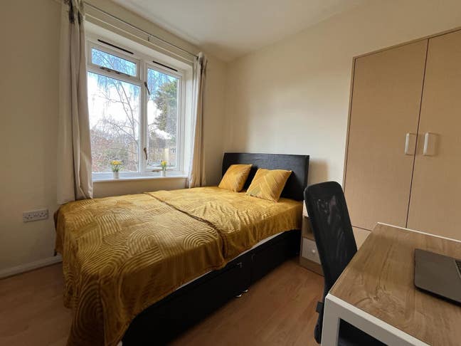 Comfortable room available 1st of November-6 weeks Main Photo