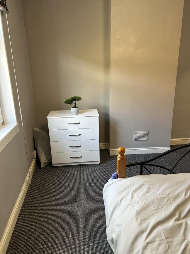 Large Single Room Main Photo