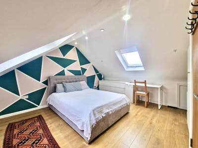 Quiet double attic room  Main Photo