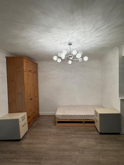  1  boy  Space  Available  in Living  Room  at  HA7  Main Photo