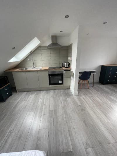 High-end  En  suite  Double  Room   in  E6  Main Photo
