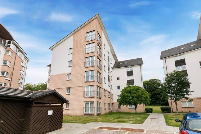 1 Bedroom Available in Penthouse Flat  Main Photo