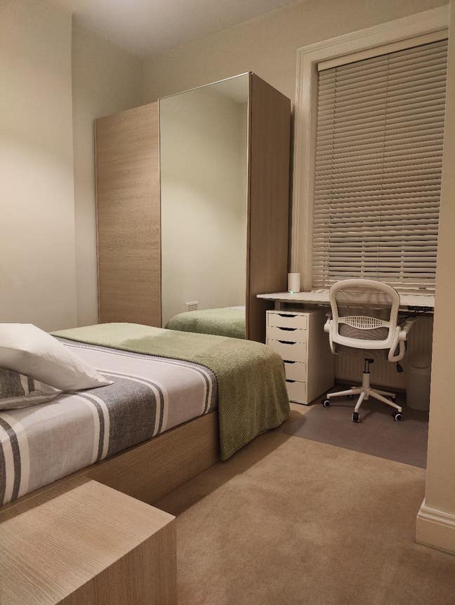 Pimlico Double Bed + Ens 2-mins to Tube & Shops Main Photo