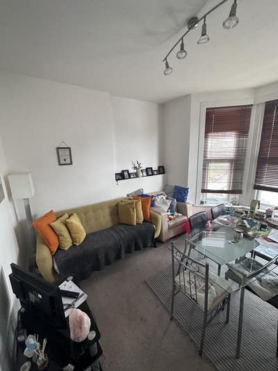 3 bed flat close to MDX ref: CH Main Photo