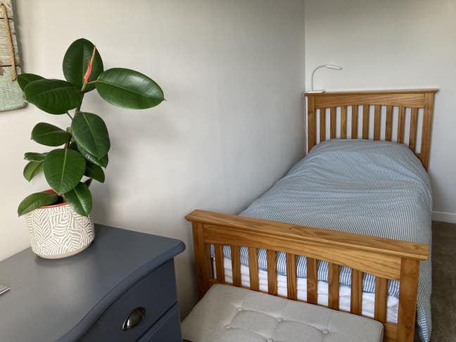 Single room in modern house  Main Photo