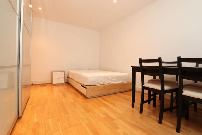 Seven Sisters Spacious Double Room Available now Main Photo