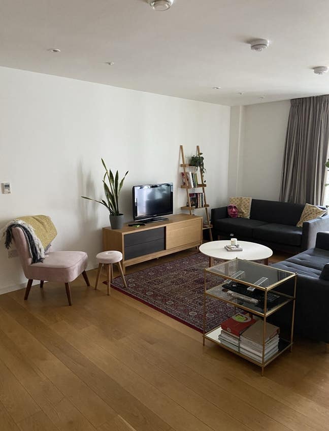 Beautiful & bright double room in East Village Main Photo