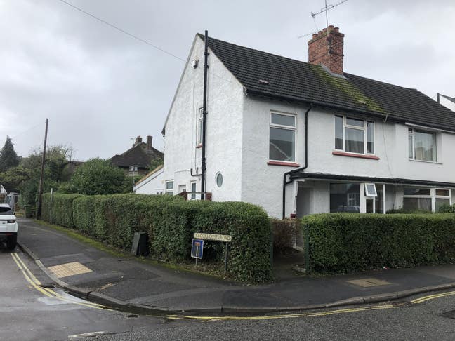 Lovely Dbl Room-Exc Cond -Prof Hse-Close Town      Main Photo