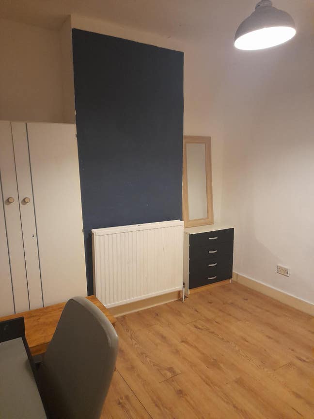 Leabridge Road Station Main Photo