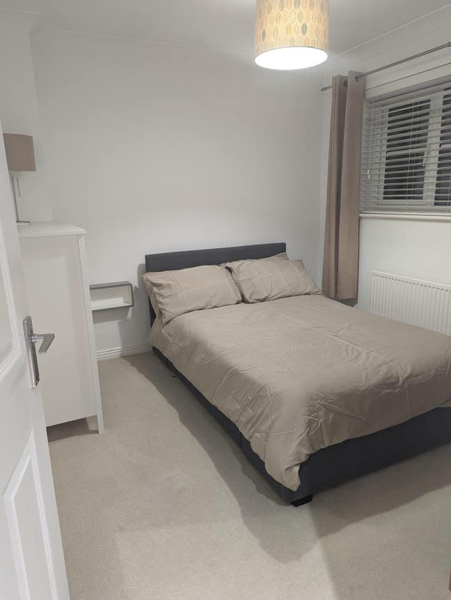 Room to rent in home.. Main Photo