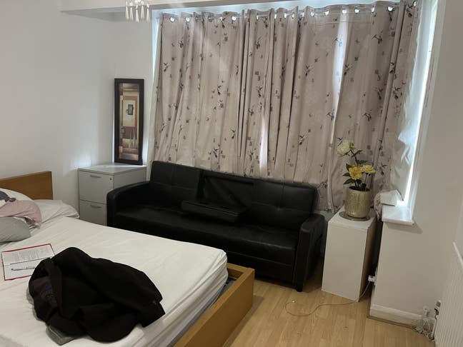 Large double room available for rent Main Photo