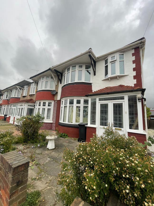 Modern 3/4 Bedroom House To Let - Ilford IG3 Main Photo