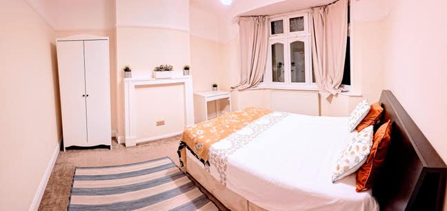 Very spacious large double room Main Photo