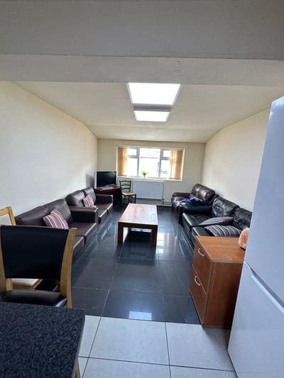 July 2026-27/8 Bedroom Student House-3 Rooms Avail Main Photo
