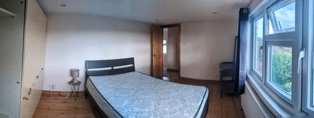  Double room on loft  £800pm - Female preferred Main Photo