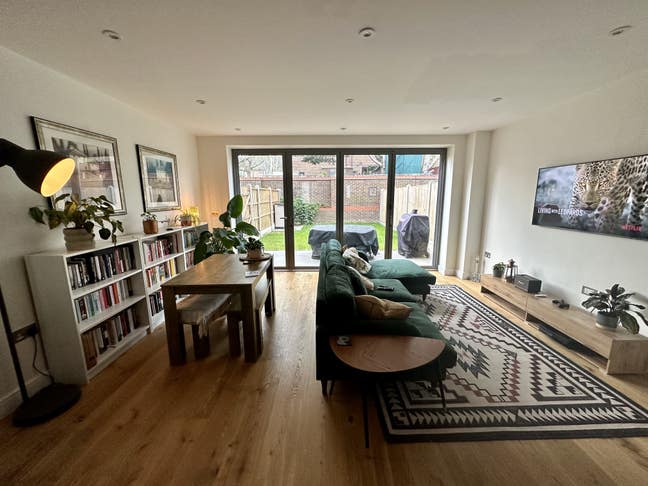 En-Suite Double Room, Large Garden, Street Parking Main Photo