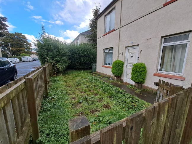 Double bedroom available in 2 bedroom house Main Photo