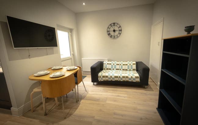 Double Room, near RHS and City Centre. Main Photo