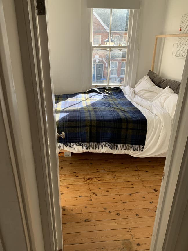 Double Room -- Quiet Road, Next To St James St Main Photo