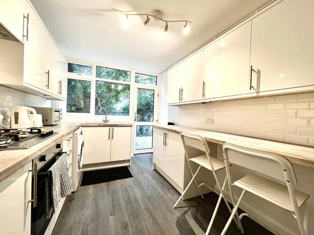Lovely Single Room in Southfields Main Photo