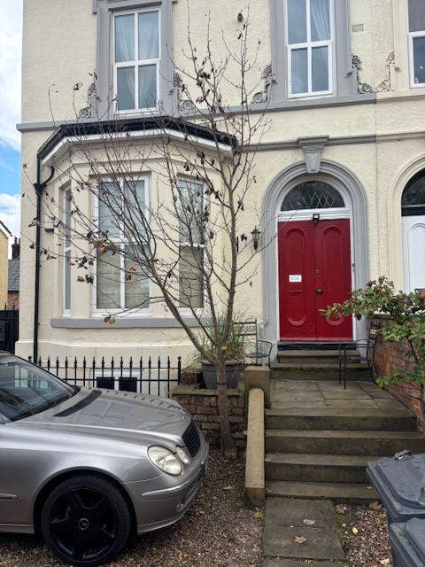 Room in Quiet Property Good Location Main Photo