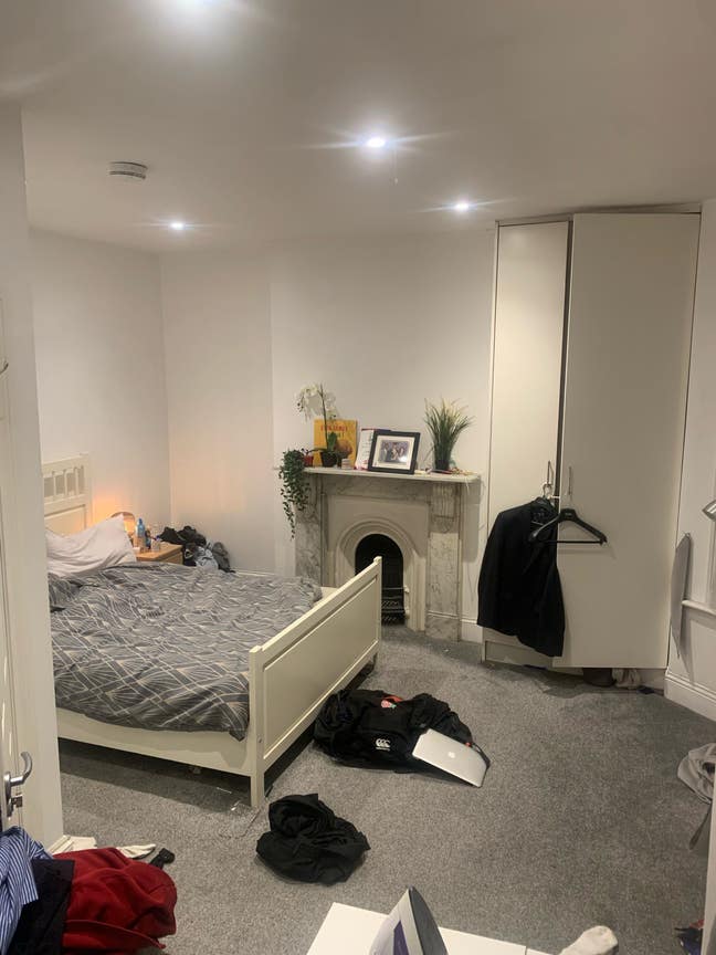 Double room available in terraced Fulham house Main Photo