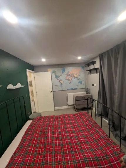 Spacious bed for rent few minutes from station Main Photo