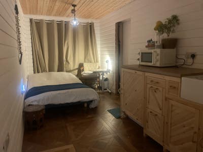 Stunning pine clad cabin room Main Photo