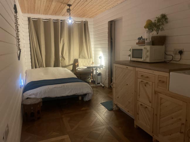 Stunning pine clad cabin room Main Photo