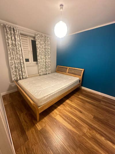 Room for female in 2 bedrooms flat Main Photo