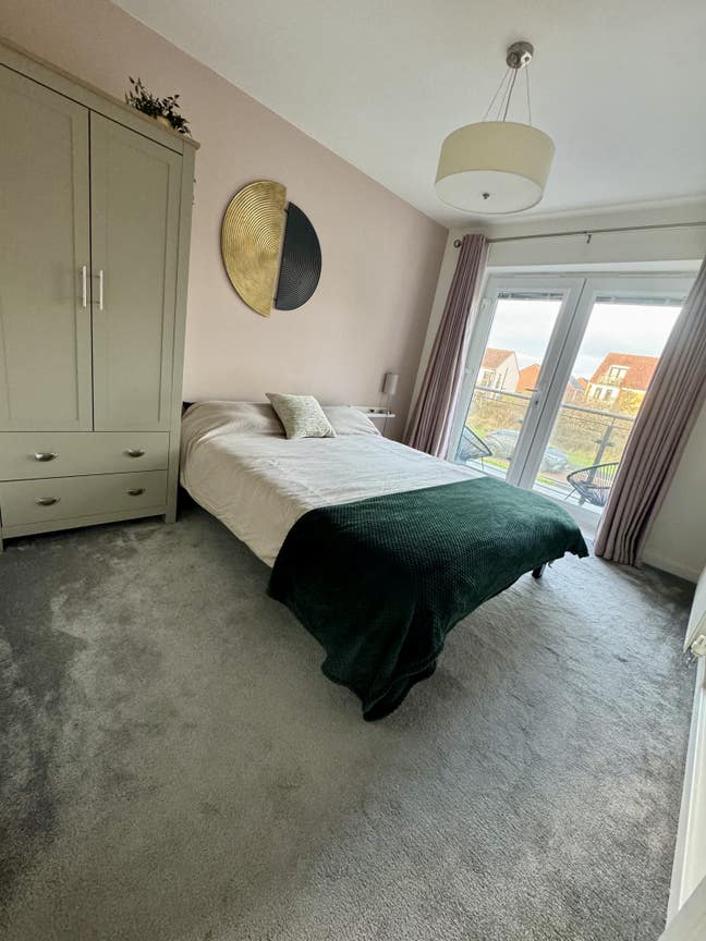 Double bedroom with private bathroom and balcony  Main Photo