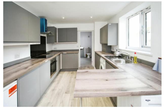 Last one large double room available  Main Photo