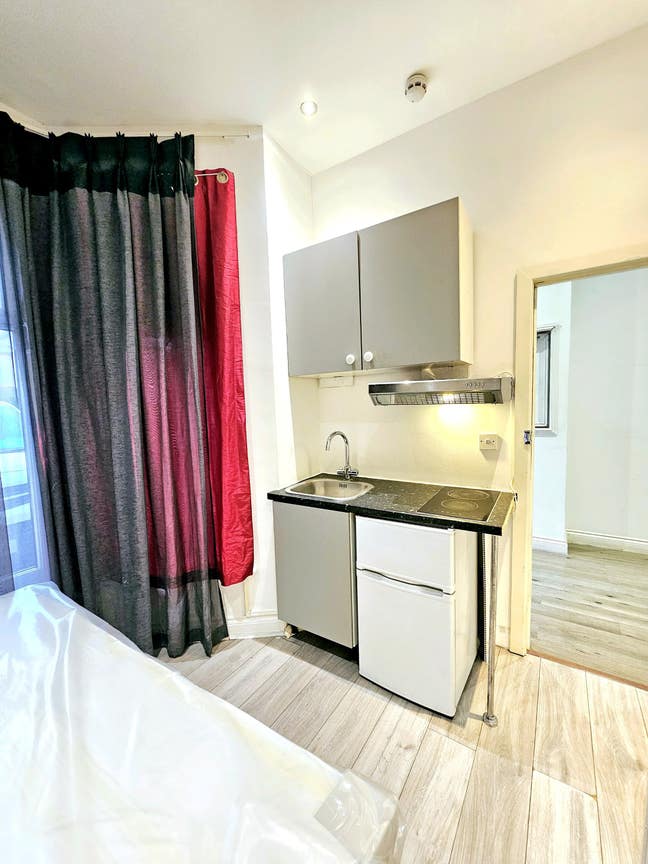 Refurbished: Single Bedroom Studio: All Bills Inc Main Photo