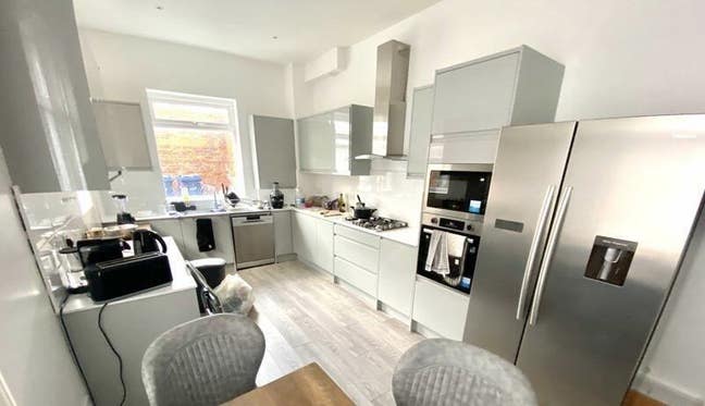Single Room Available Now Main Photo