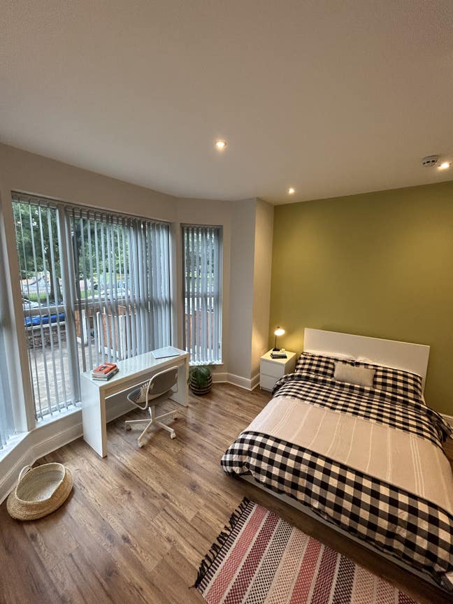 The Lincoln  Main Photo