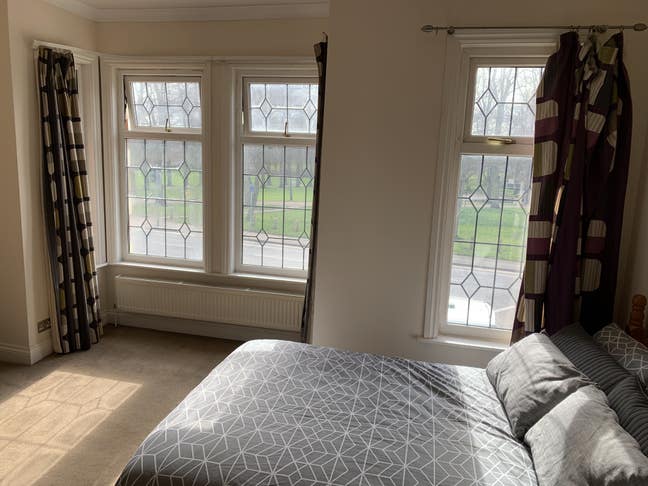 >>> Large En-suite Room - Close to Town Centre <<< Main Photo
